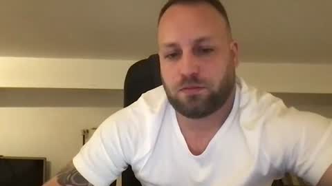 Snapshot of kobasic chatting on 11.11.25 hugo online show from 11.11.25