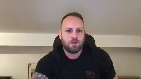 Snapshot of kobasic chatting on 11.16.25 hugo online show from 11.16.25