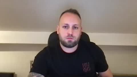 Snapshot of kobasic chatting on 11.25.25 hugo online show from 11.25.25