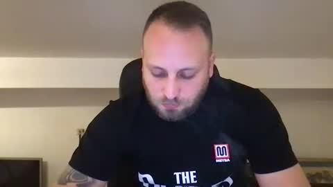 Snapshot of kobasic chatting on 11.29.25 hugo online show from 11.29.25