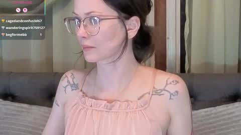 Snapshot of kohlbird chatting on 11.26.25 kohlbird online show from 11.26.25