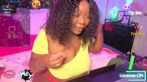 Snapshot of kokocherry00 chatting on 12.02.25 kokocherry00 online show from 12.02.25