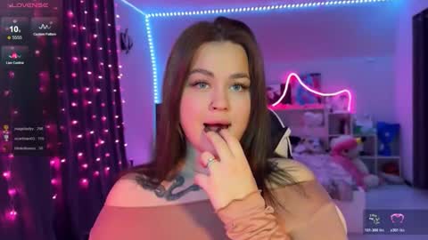 Snapshot of kokokolla chatting on 12.13.25 Mia online show from 12.13.25