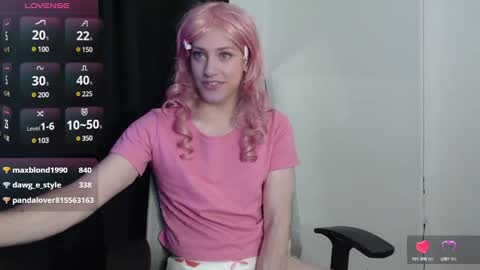 Snapshot of koneko_nya chatting on 12.26.24 Riley online show from 12.26.24