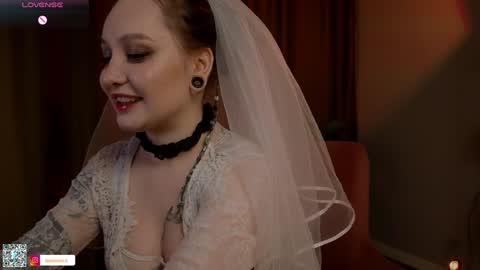 Snapshot of koracrosbie chatting on 01.04.25 Kora TG channel online show from 01.04.25