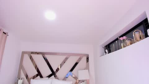 Snapshot of koralcruz chatting on 10.16.25 Koral Cuz online show from 10.16.25