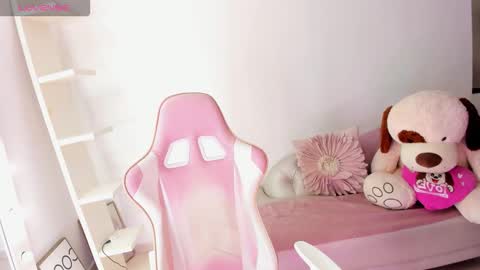 Snapshot of koralcruz chatting on 11.23.25 Koral Cuz online show from 11.23.25