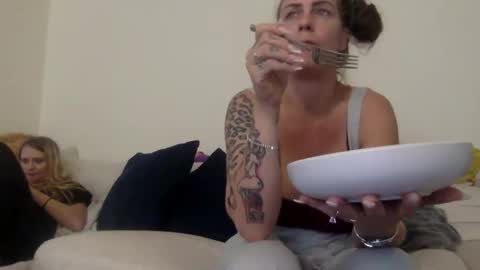 Snapshot of koyoteej chatting on 02.26.25 koyoteej online show from 02.26.25