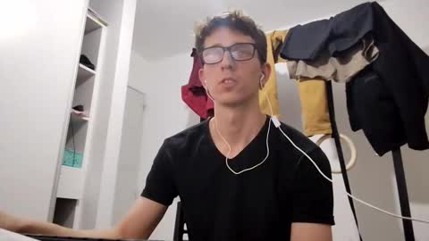 Snapshot of kpo10 chatting on 10.21.25 Facu online show from 10.21.25