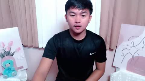 Snapshot of krezikeed chatting on 12.01.25 krezikeed online show from 12.01.25