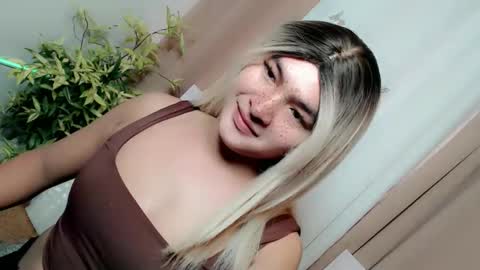 Snapshot of krezikeed chatting on 12.18.25 krezikeed online show from 12.18.25