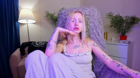 Snapshot of kris_grant chatting on 01.25.25 kris_grant online show from 01.25.25