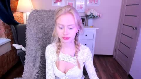 Snapshot of kris_grant chatting on 02.28.25 kris_grant online show from 02.28.25