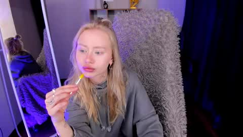 Snapshot of kris_grant chatting on 03.05.25 kris_grant online show from 03.05.25