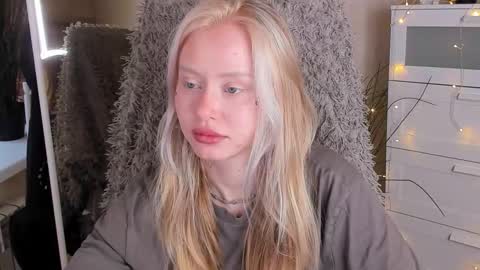 Snapshot of kris_grant chatting on 10.14.25 kris_grant online show from 10.14.25