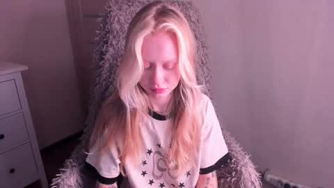 Snapshot of kris_grant chatting on 10.25.25 kris_grant online show from 10.25.25