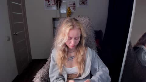 Snapshot of kris_grant chatting on 11.29.25 kris_grant online show from 11.29.25