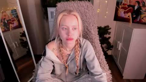 Snapshot of kris_grant chatting on 12.04.25 kris_grant online show from 12.04.25