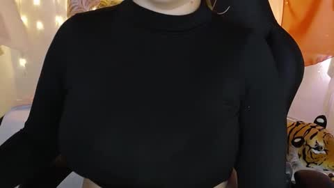 Snapshot of krishnaveni435486 chatting on 10.28.25 Krish online show from 10.28.25