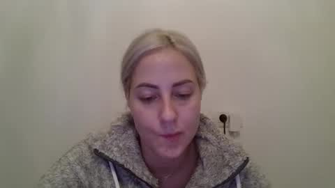 Snapshot of kriss_grace chatting on 10.25.25 Grace online show from 10.25.25