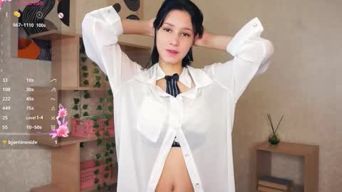 Snapshot of kristanalosa chatting on 11.23.25 Emma online show from 11.23.25