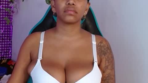 Snapshot of kristel_lee chatting on 11.19.25 kristel_lee online show from 11.19.25