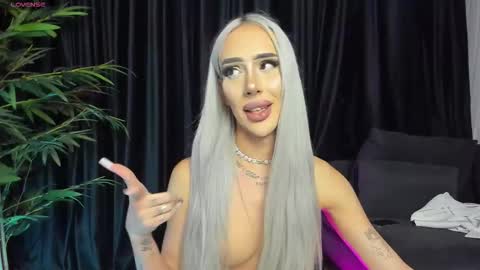 Snapshot of kristhedoll chatting on 10.23.25 Kris the doll online show from 10.23.25