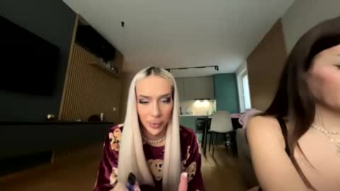 Snapshot of kristhedoll chatting on 12.03.25 Kris the doll online show from 12.03.25