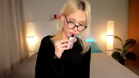 Snapshot of kristial_soopxxx chatting on 10.03.25 Kristal online show from 10.03.25