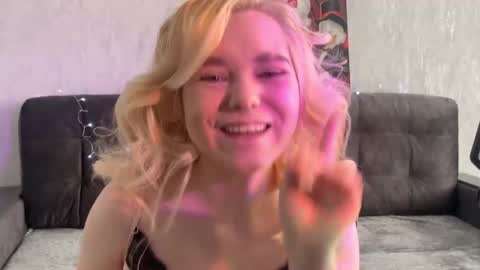 Snapshot of kristibiz chatting on 03.15.26 kristibiz online show from 03.15.26