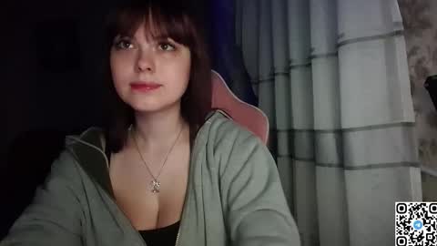 Snapshot of kristibloom chatting on 10.04.25 Christie online show from 10.04.25