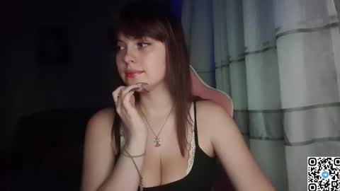 Snapshot of kristibloom chatting on 10.19.25 Christie online show from 10.19.25