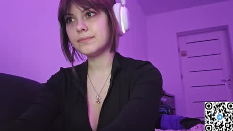 Snapshot of kristibloom chatting on 11.02.25 Christie online show from 11.02.25