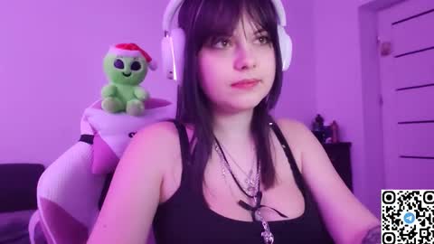 Snapshot of kristibloom chatting on 11.17.25 Christie online show from 11.17.25