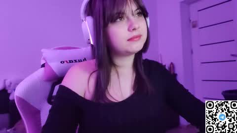 Snapshot of kristibloom chatting on 12.03.25 Christie online show from 12.03.25