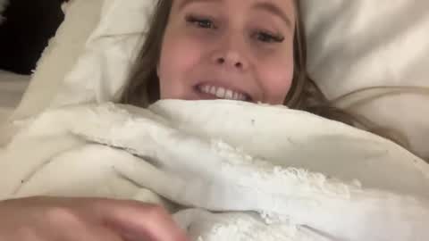 Snapshot of kristicutiez chatting on 12.22.24 Kristi 3 online show from 12.22.24