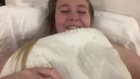 Snapshot of kristicutiez chatting on 12.23.24 Kristi 3 online show from 12.23.24