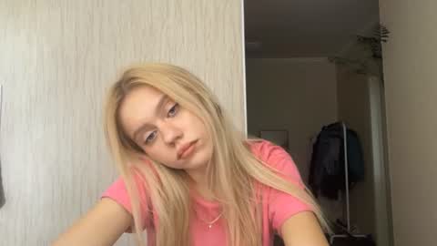 Snapshot of kristifelicien chatting on 06.18.26 Blake online show from 06.18.26