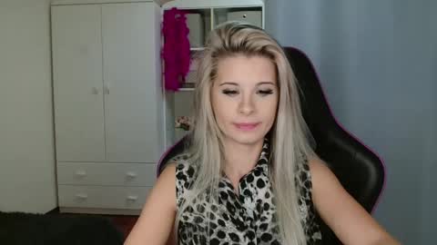 Snapshot of kristineamore chatting on 10.24.25 KristineAmore online show from 10.24.25