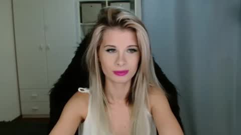 Snapshot of kristineamore chatting on 11.12.25 KristineAmore online show from 11.12.25