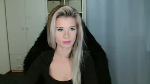 Snapshot of kristineamore chatting on 11.21.25 KristineAmore online show from 11.21.25