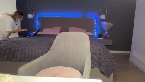 Snapshot of kristy_saint chatting on 10.24.25 Kristi online show from 10.24.25