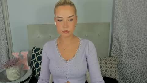 Snapshot of kristyflowers chatting on 05.01.26 KristyFlowers online show from 05.01.26