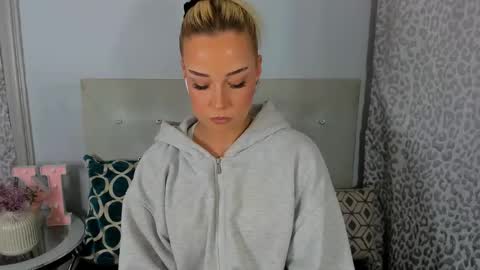 Snapshot of kristyflowers chatting on 05.20.26 KristyFlowers online show from 05.20.26