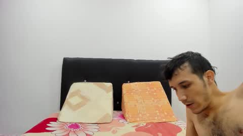 Snapshot of krodelo1 chatting on 10.14.25 Zoe Andrew online show from 10.14.25