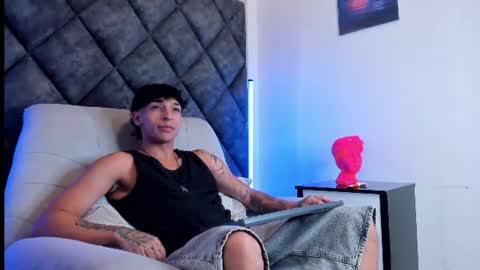 Snapshot of kroywave chatting on 07.08.26 Kroy Wave Muscle Tattoos Latino online show from 07.08.26