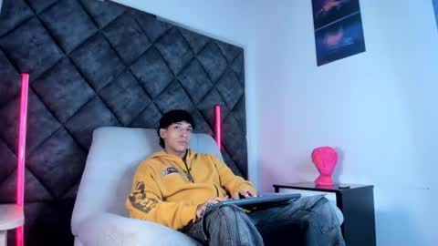 Snapshot of kroywave chatting on 07.27.26 Kroy Wave Muscle Tattoos Latino online show from 07.27.26