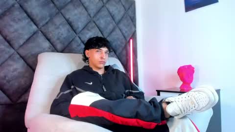 Snapshot of kroywave chatting on 08.06.26 Kroy Wave Muscle Tattoos Latino online show from 08.06.26