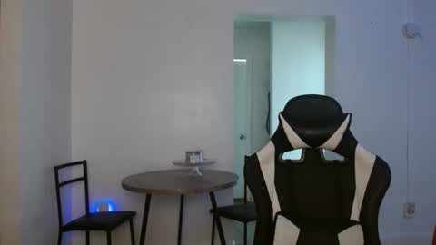 Snapshot of krystalblakexxx chatting on 10.27.25 Krystal Blake online show from 10.27.25