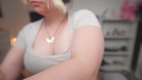 Krystal Syx online show from 10.16.25